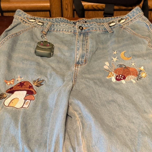 Hot Topic Blue Denim Jeans - Picture 2 of 7